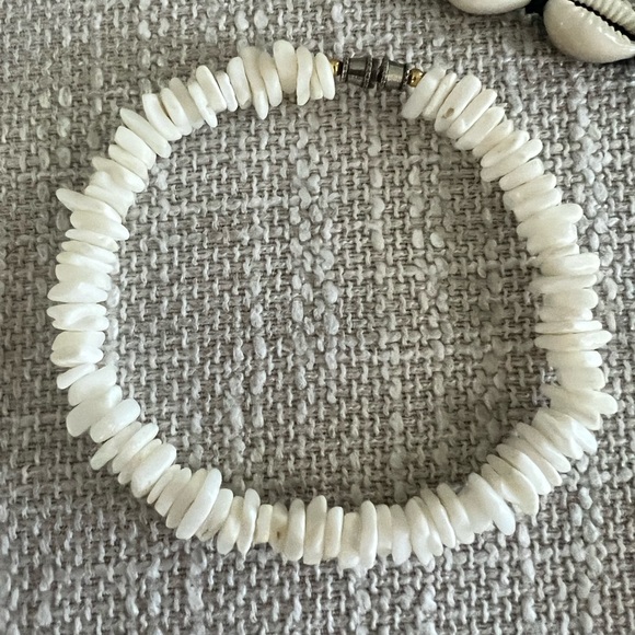 Vintage Puka Shell Chokers and bracelet - Picture 4 of 5